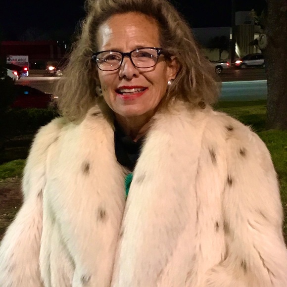 Behind every great woman is a High Quality Fur - Picture 7 of 7